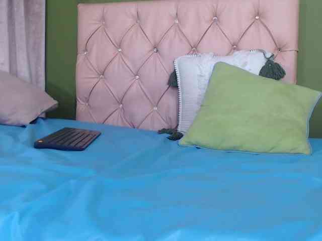 LuciaSpear webcam
