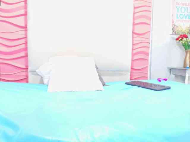 LuciaSpear webcam