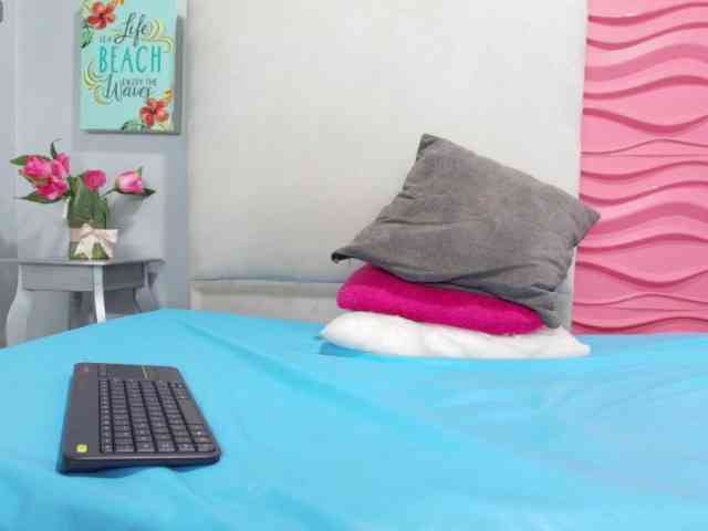 LuciaSpear webcam