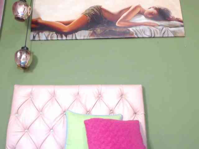 LuciaSpear webcam
