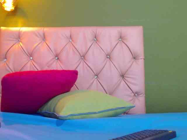 LuciaSpear webcam