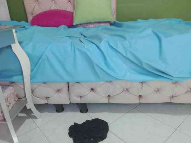 LuciaSpear webcam