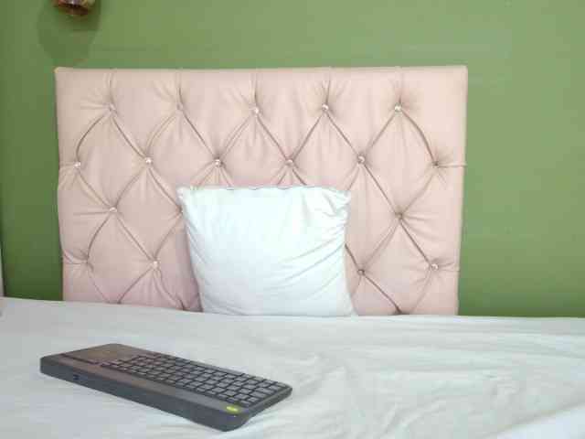 LuciaSpear webcam