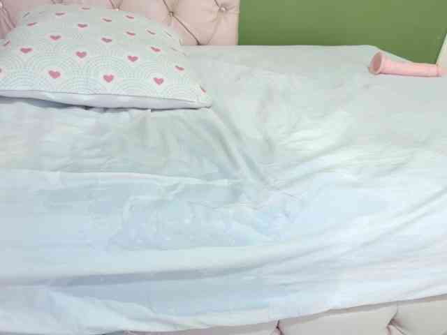 LuciaSpear webcam