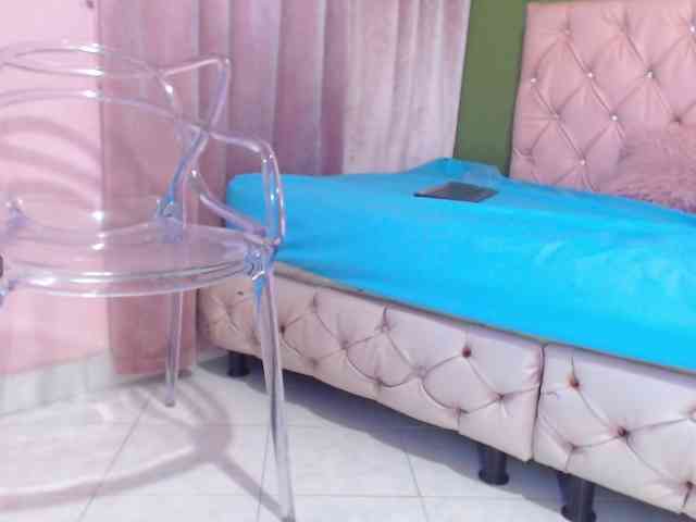 LuciaSpear webcam