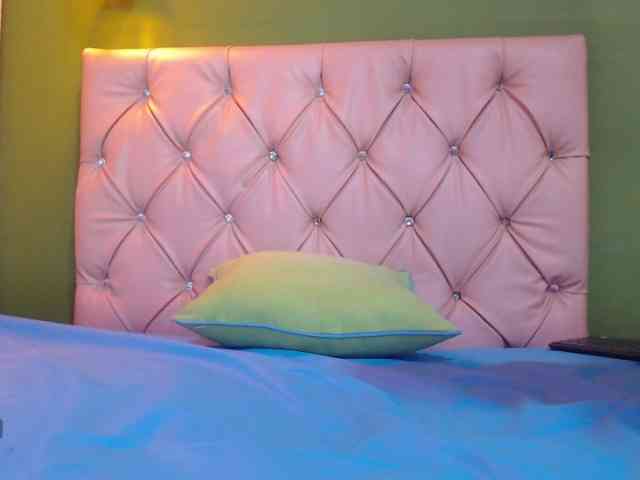 LuciaSpear webcam