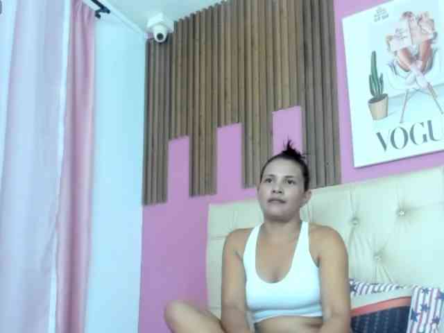 LuciaSpear webcam