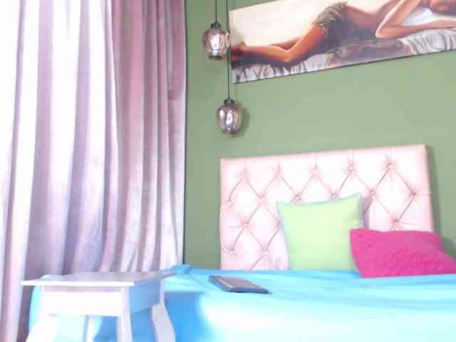 LuciaSpear webcam