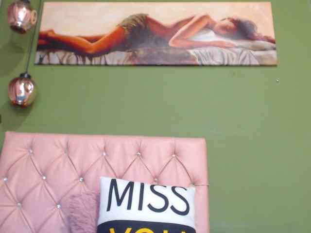 LuciaSpear webcam