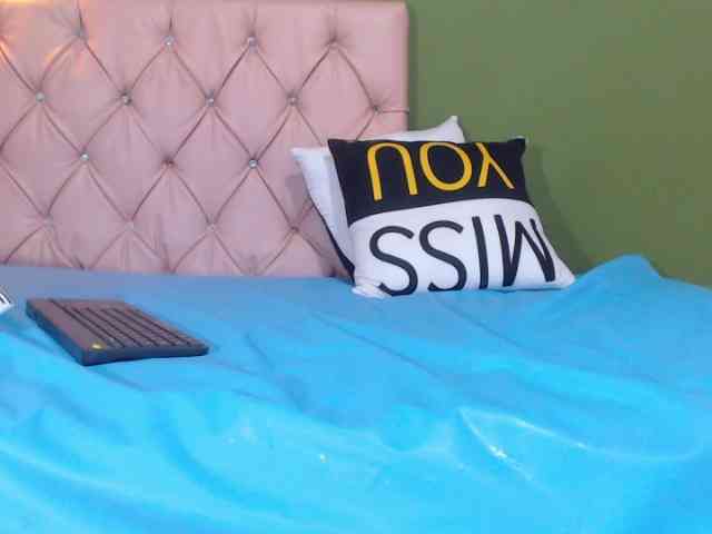 LuciaSpear webcam