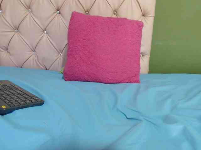 LuciaSpear webcam
