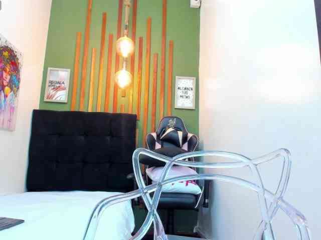 LuciaSpear webcam