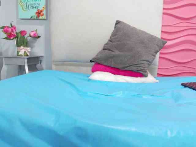 LuciaSpear webcam