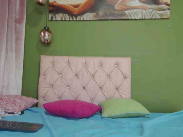 LuciaSpear webcam