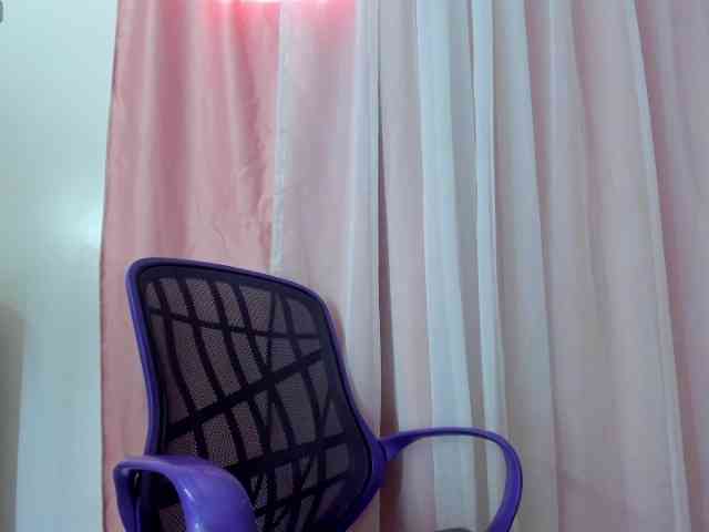 LuciaSpear webcam