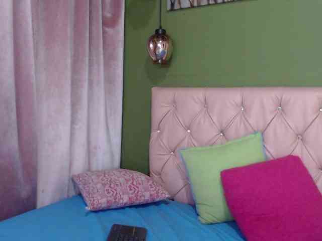 LuciaSpear webcam