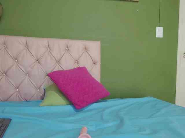 LuciaSpear webcam