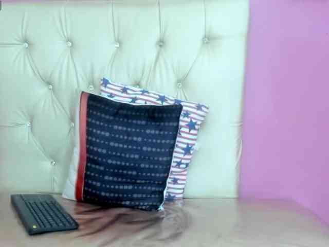 LuciaSpear webcam