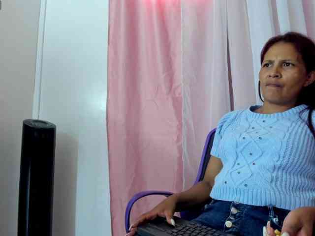LuciaSpear webcam