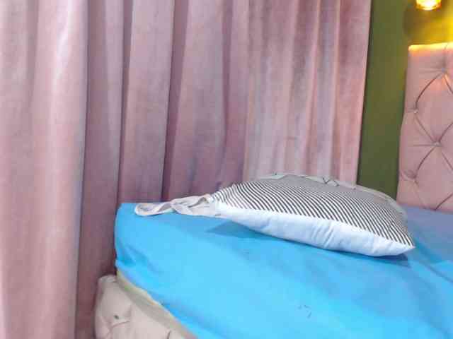 LuciaSpear webcam