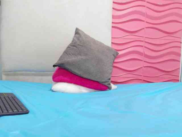 LuciaSpear webcam