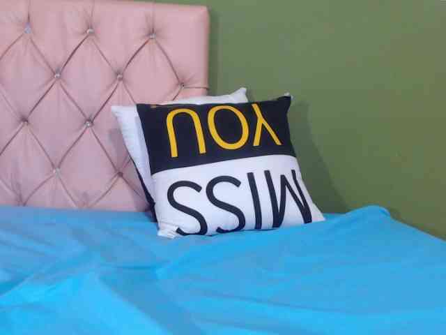 LuciaSpear webcam