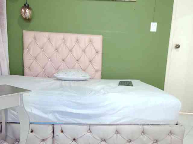 LuciaSpear webcam