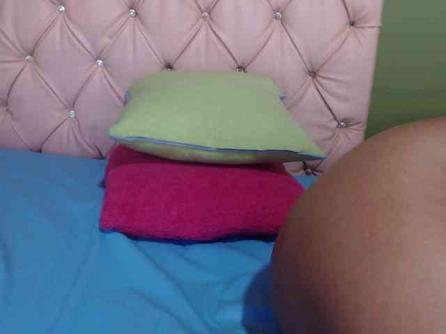 LuciaSpear webcam
