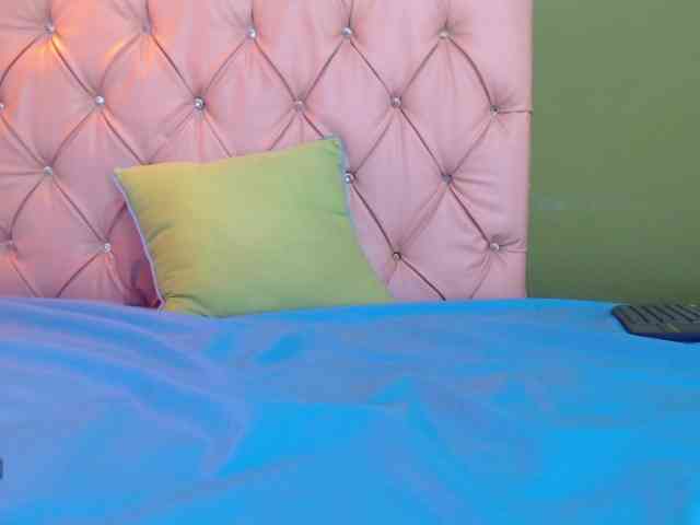 LuciaSpear webcam