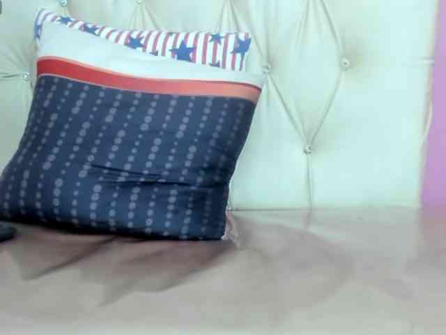 LuciaSpear webcam