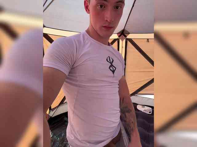 slaveboychik bongacams