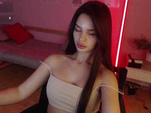 MikaelaBanes webcam