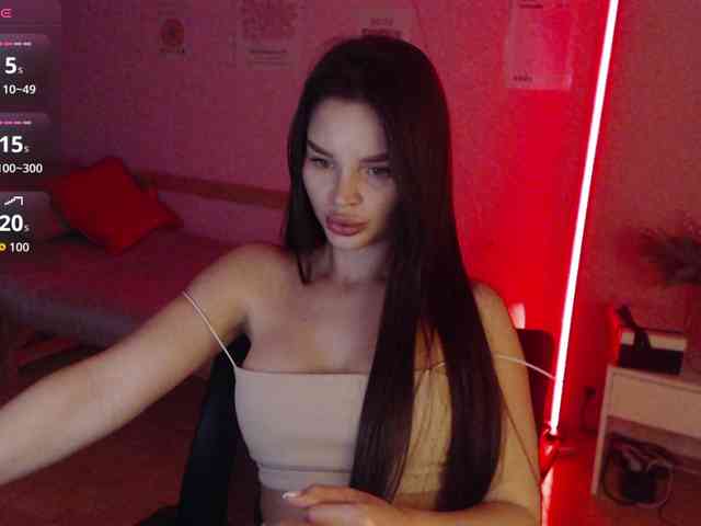 MikaelaBanes webcam