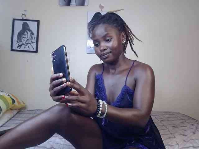 Ebony-slut webcam
