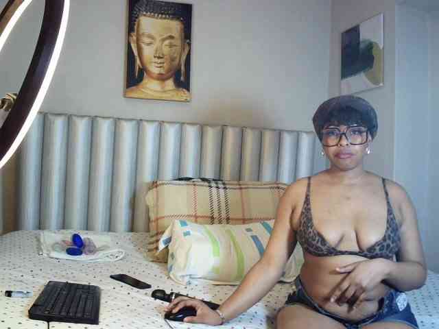sweetprettyBxx webcam