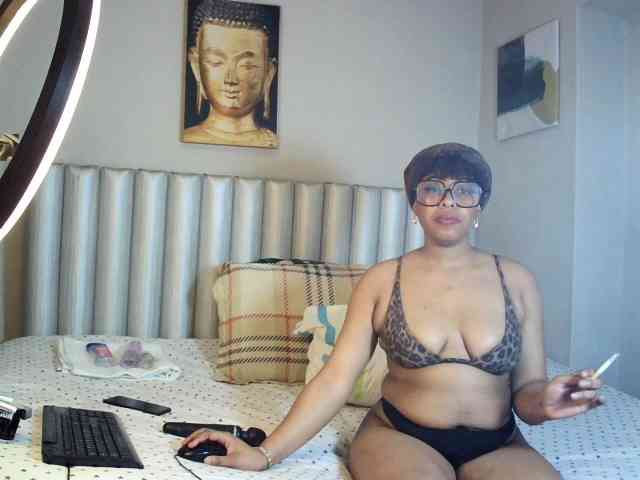 sweetprettyBxx webcam