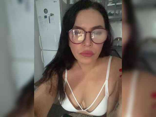 MonicaMiaa webcam