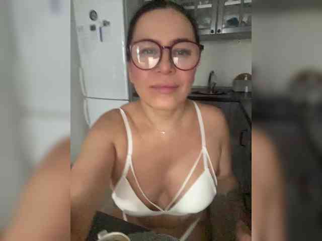 MonicaMiaa webcam