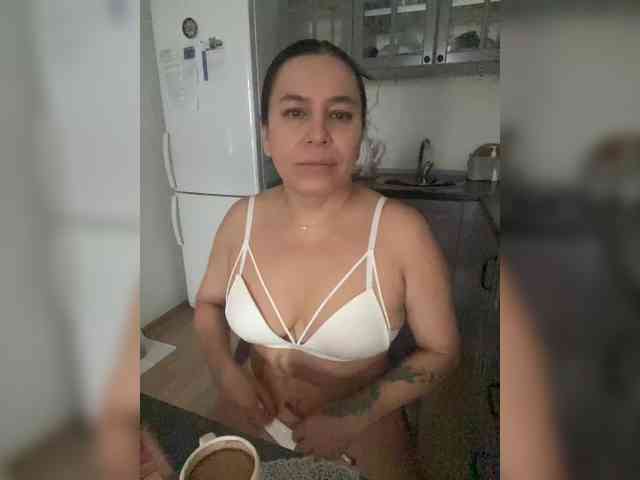 MonicaMiaa webcam
