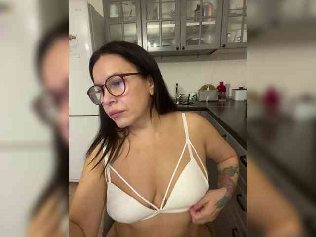 MonicaMiaa webcam