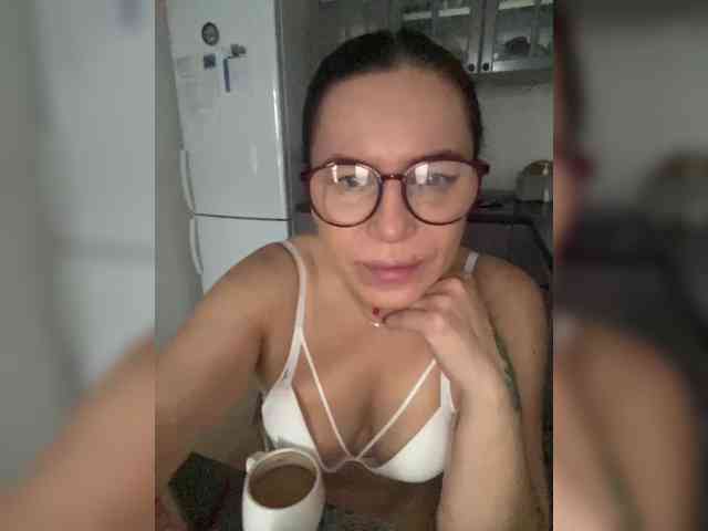 MonicaMiaa webcam