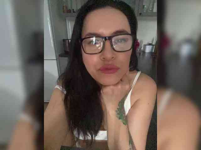 MonicaMiaa webcam