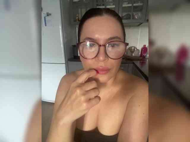 MonicaMiaa webcam