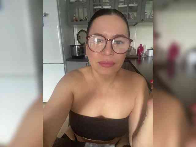 MonicaMiaa webcam