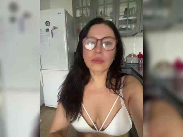 MonicaMiaa webcam