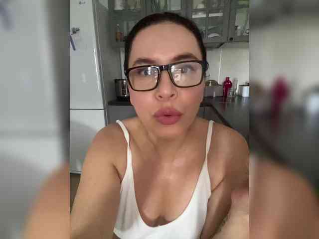 MonicaMiaa webcam