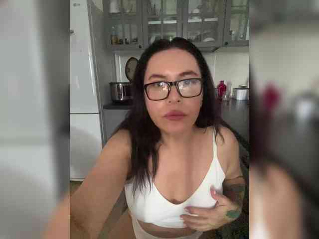 MonicaMiaa webcam