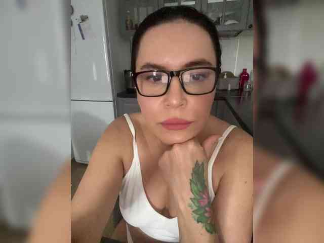 free online webcam MonicaMiaa