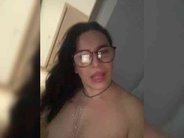 MonicaMiaa webcam