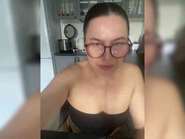 MonicaMiaa webcam